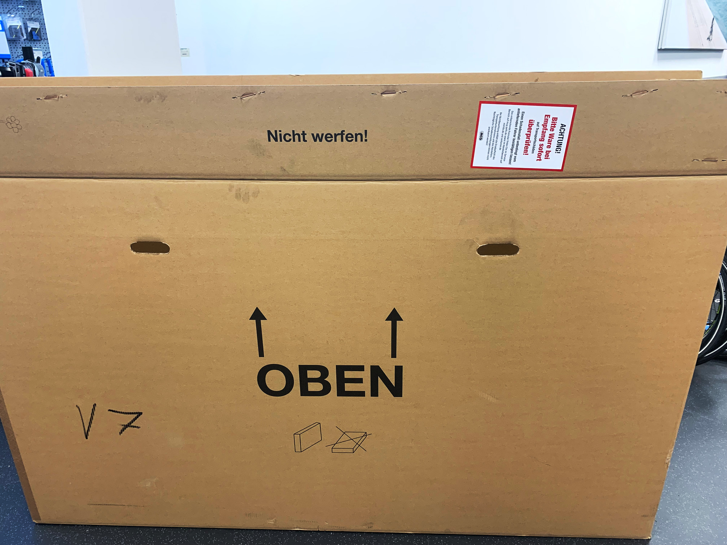 E Bike aus der Packung nehmen E Bike aus der Packung nehmen